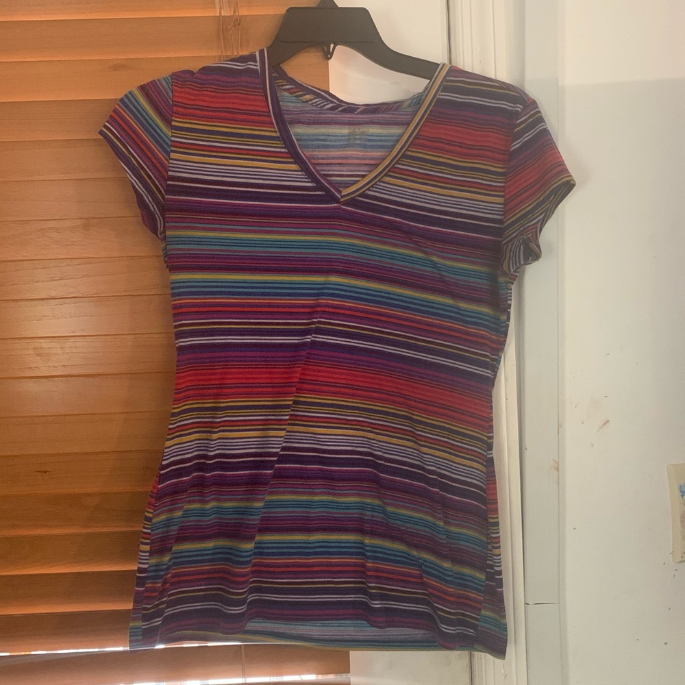 Multicolored V-cut t-shirt